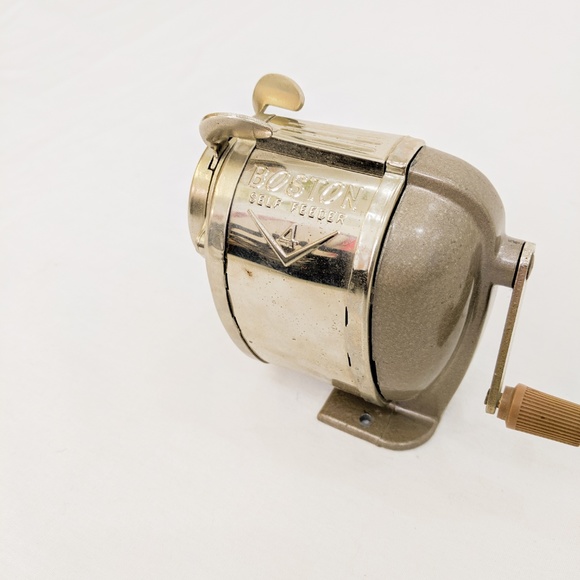 Boston wall mount pencil sharpener - Picture 2 of 3